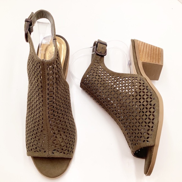 {Carlos by Carlos Santana} Deandra Heeled Sandals - Picture 6 of 8